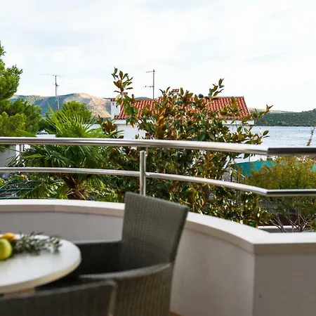 Villa Croatica Apartments Zaboric Buitenkant foto